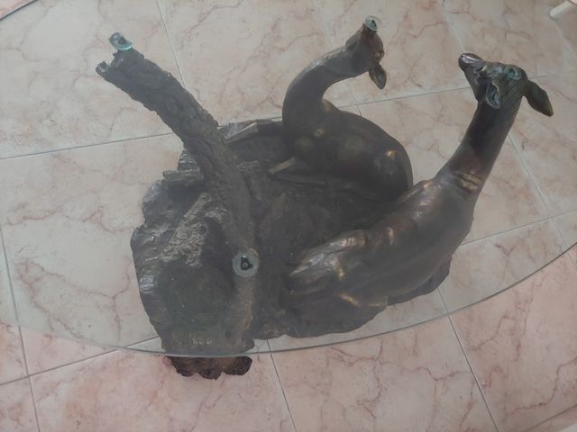 Mesa centro bronce ciervos maciza