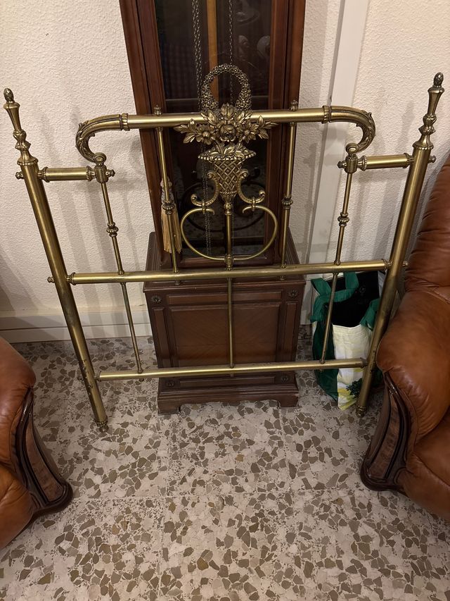 Cama bronce dorada