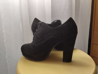 Botines ante mujer