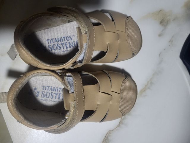 Sandalias bebé piel beige