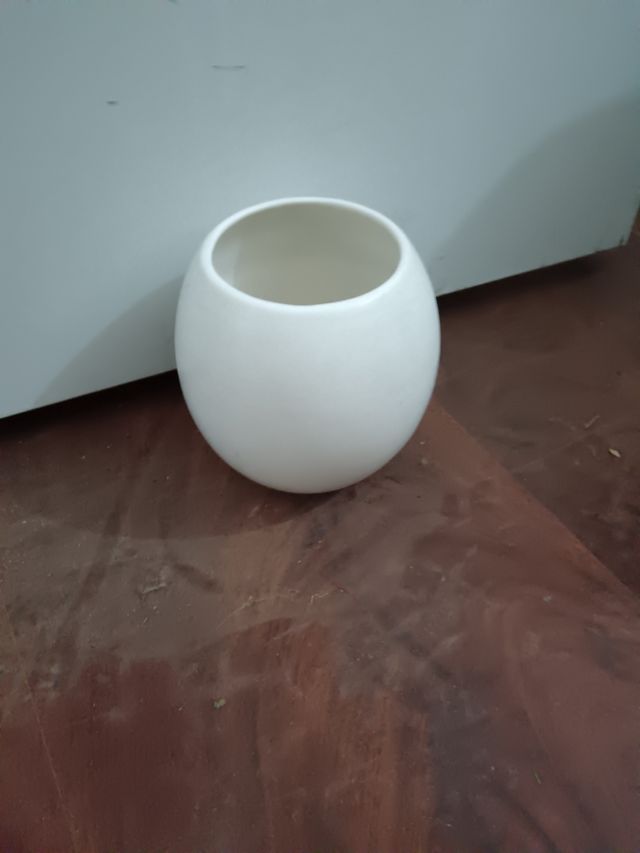 Búcaro blanco cerámico