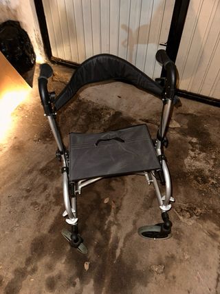 Silla de ruedas andador plegable