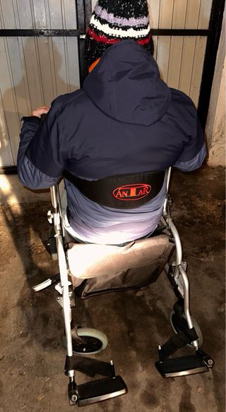 Silla de ruedas andador plegable