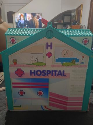 Hospital barriguita con dos muñecas 