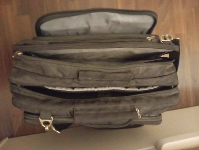 Maleta Portátil con Ruedas - Negra