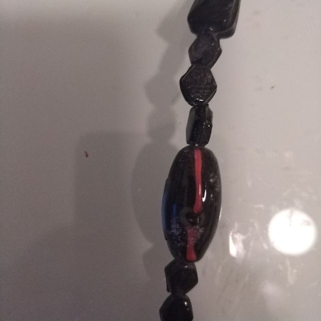 Collana nera con ciondoli