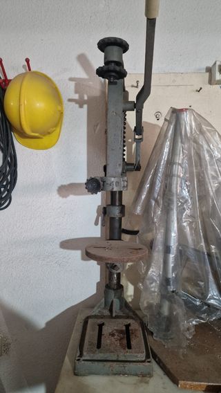 Taladro prensa antiguo profesional