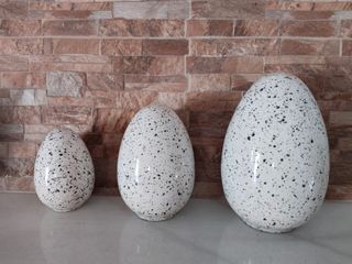 Huevos de cerámica decorativos
