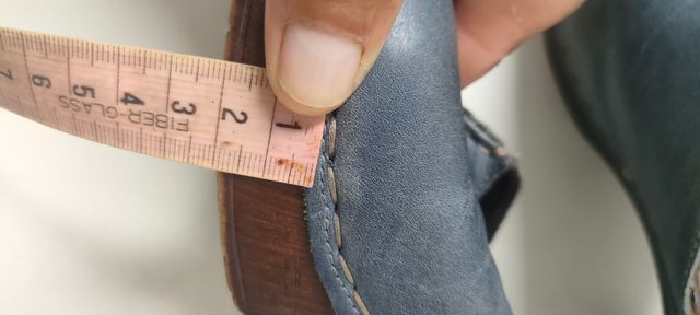 Zuecos piel azul cómodos