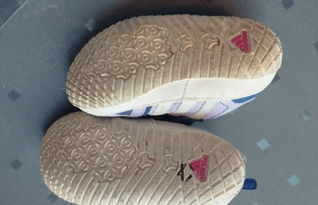 Zapatillas Adidas bebé - Azul y Lila Talla (22) .