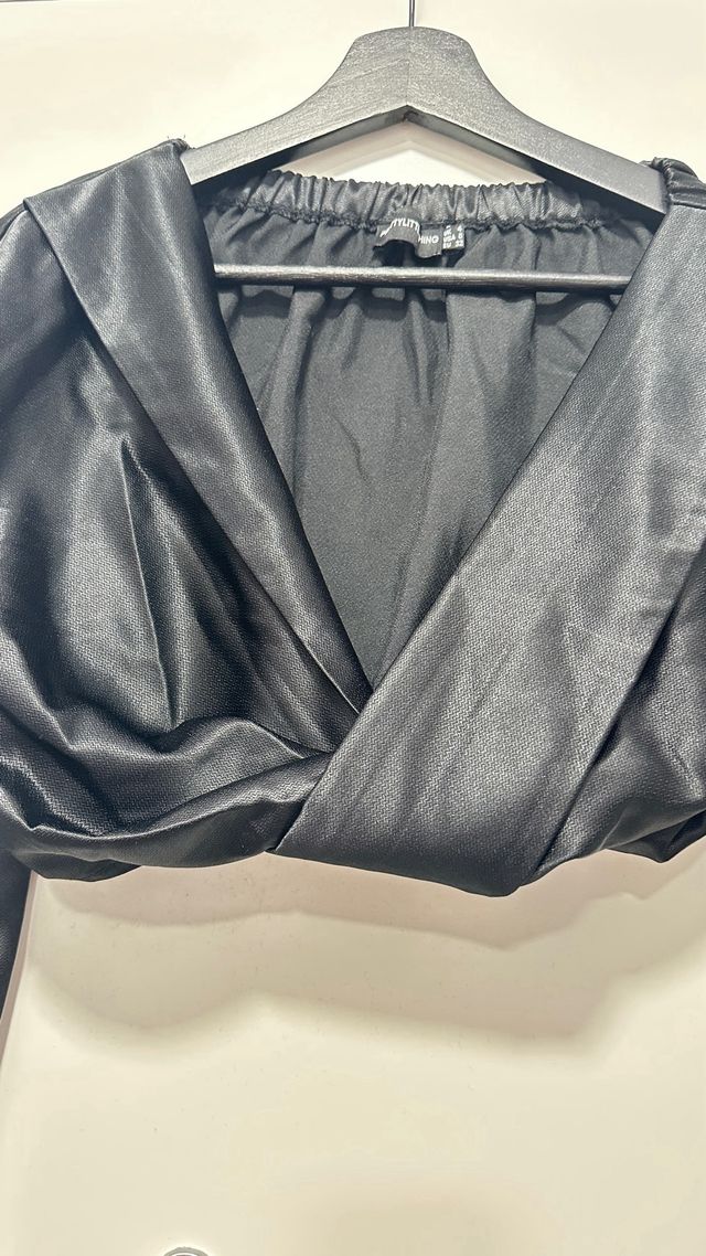 Top negro satinado talla S