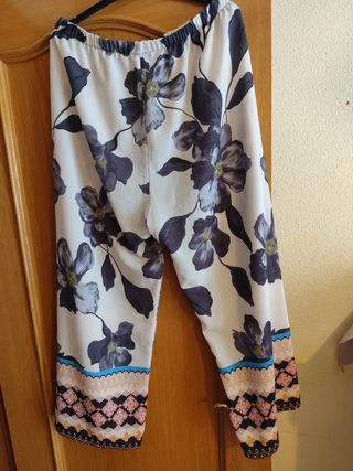 Traje pantalón estampado flores