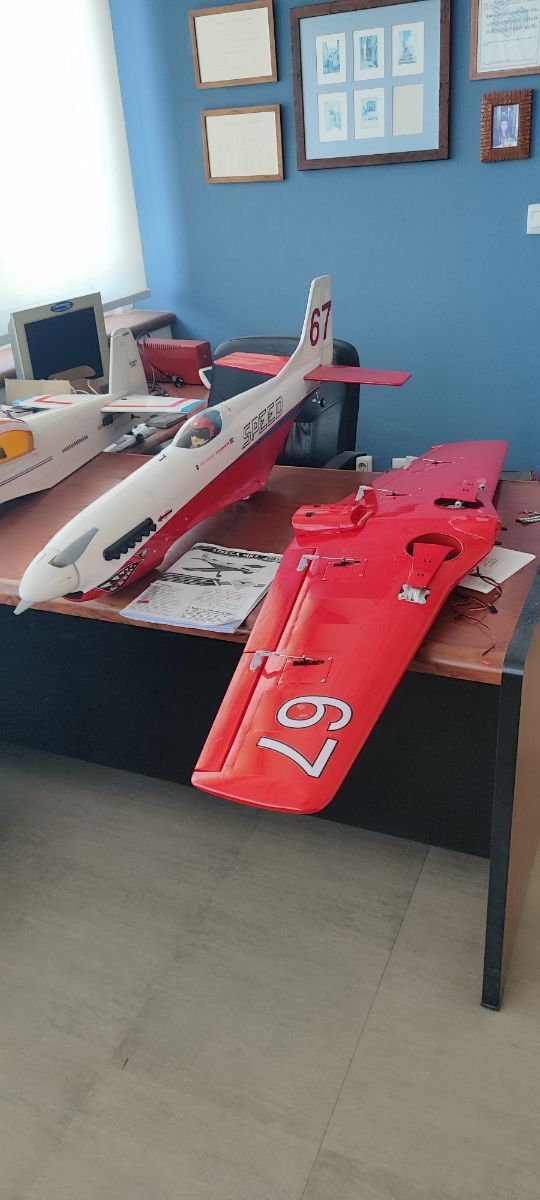 Aviones RC: STREGA - ¡Sin usar!