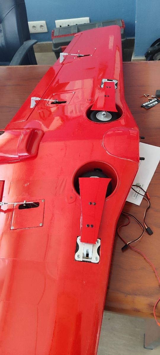 Aviones RC: STREGA - ¡Sin usar!