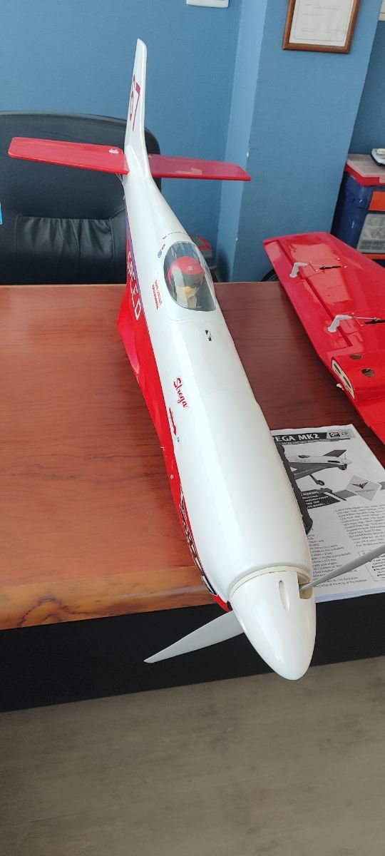 Aviones RC: STREGA - ¡Sin usar!