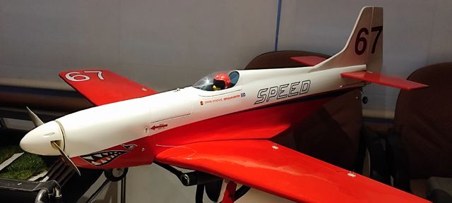 Aviones RC: STREGA - ¡Sin usar!