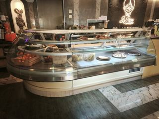 Vitrina refrigerada curva