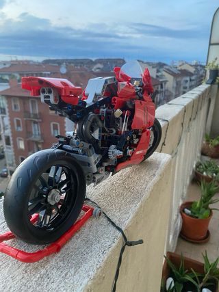 Lego Ducati Panigale V4