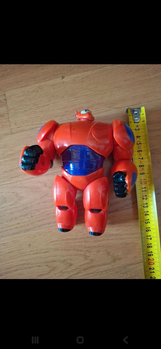 2 statuette serie Big Hero 6