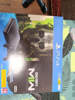 PS4 (PlayStation 4) 500GB + Call of Duty MW