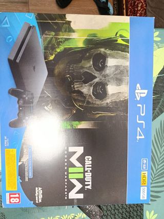 PS4 (PlayStation 4) 500GB + Call of Duty MW