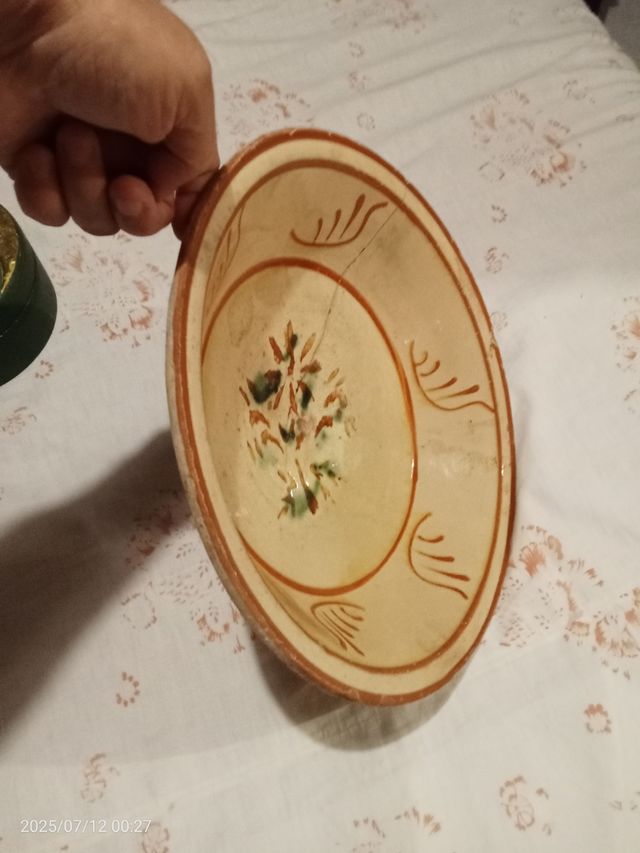 Plato antiguo decorado grande 
(200+ años)