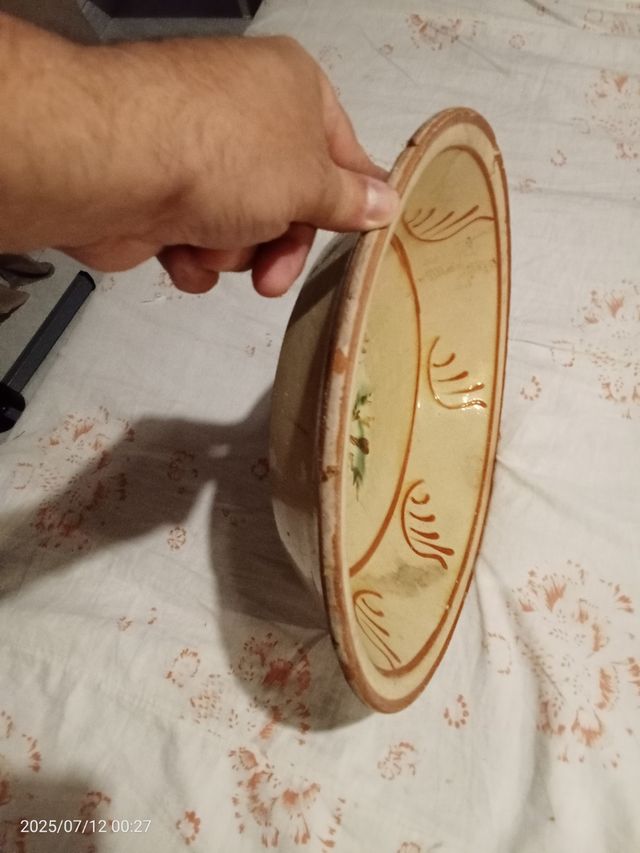 Plato antiguo decorado grande 
(200+ años)