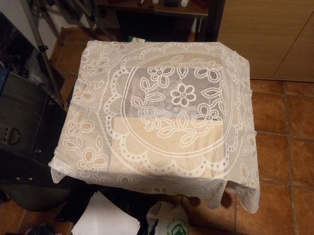 Falda hilo blanco mesa camilla redonda