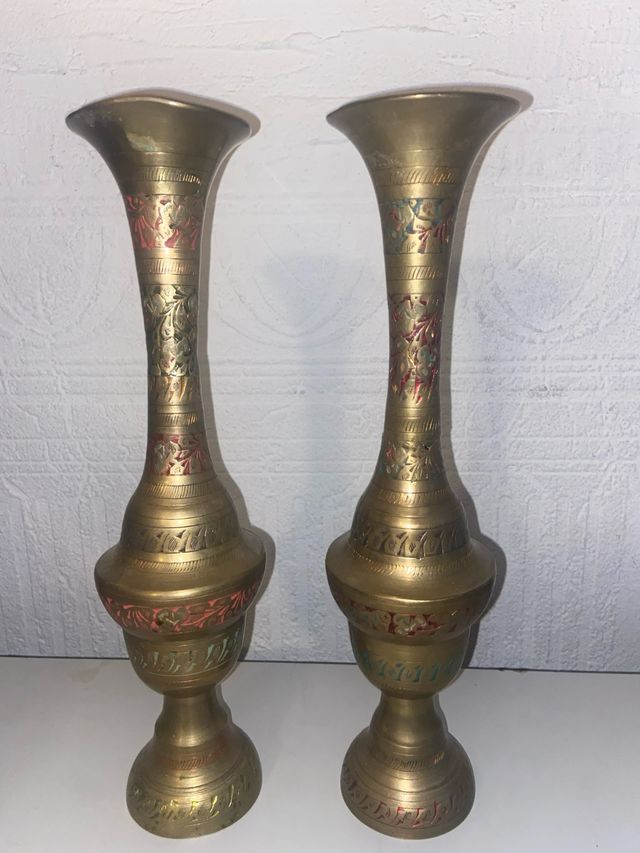 Jarrones metal dorados decoración