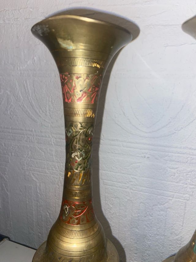 Jarrones metal dorados decoración