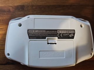Game Boy Advance blanca - con caja y manuales