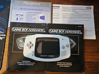 Game Boy Advance blanca - con caja y manuales