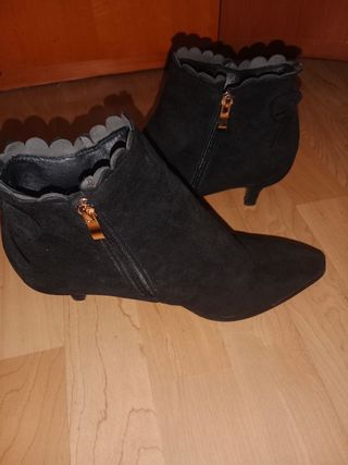 Botines negros tacón bajo,usados una sola vez.