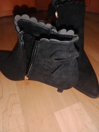 Botines negros tacón bajo,usados una sola vez.