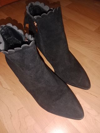 Botines negros tacón bajo,usados una sola vez.