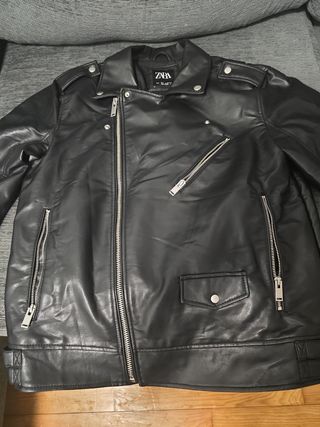 Chaqueta Zara cuero negra - Talla L