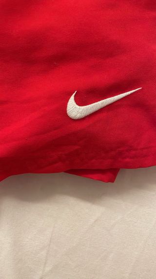 bañador Nike rojo.