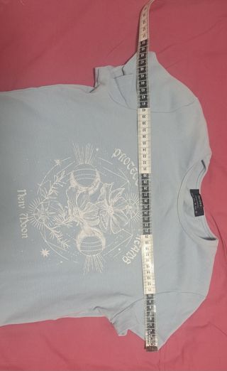 Camiseta Bershka cropped celeste 