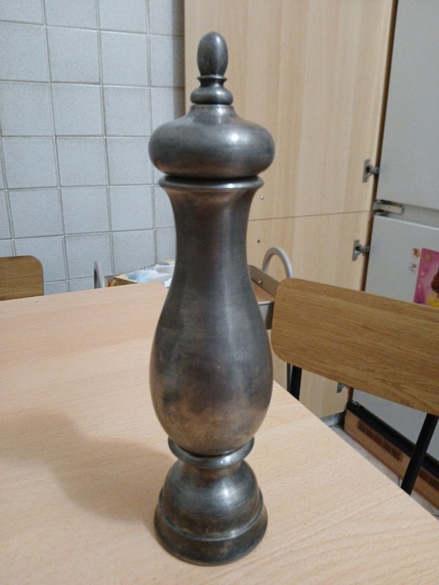 Pepiera vintage in metallo argentato