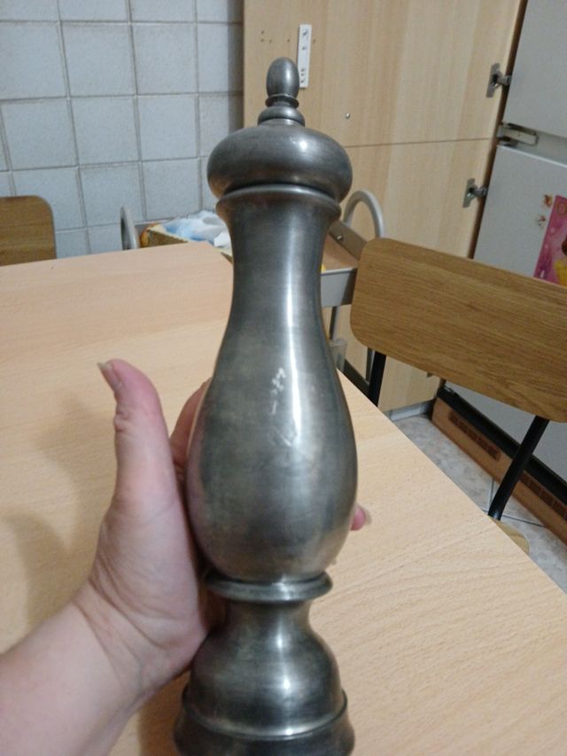 Pepiera vintage in metallo argentato