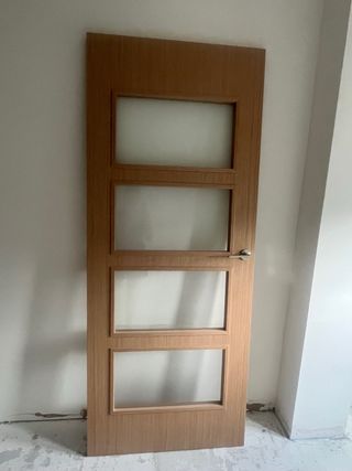 Puerta de roble maciza con cristal