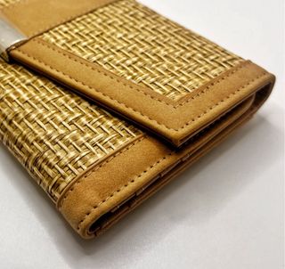 Monedero marrón trenzado Natura