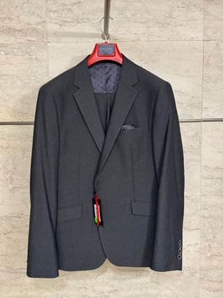 Traje gris XL