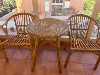 Mesa y sillas ratán terraza