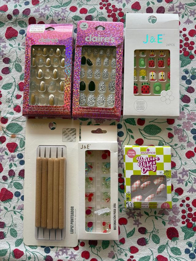 Kit manicura: uñas postizas + decoración