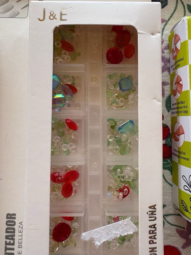Kit manicura: uñas postizas + decoración