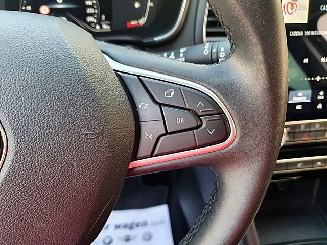 Renault Megane 140cv, carplay, 6 vel, navegador..