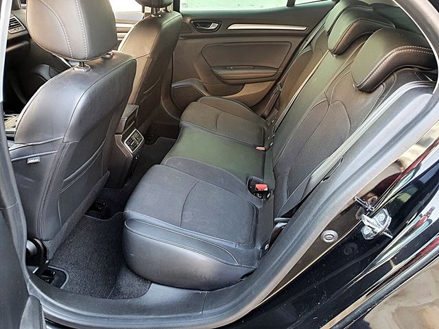 Renault Megane 140cv, carplay, 6 vel, navegador..