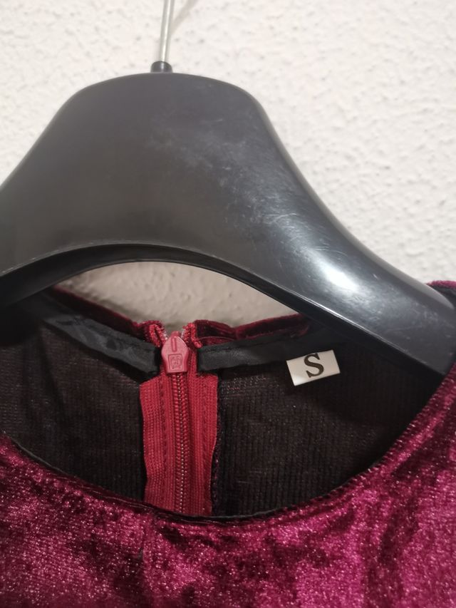 Vestido terciopelo  - Talla S
Nuevo 