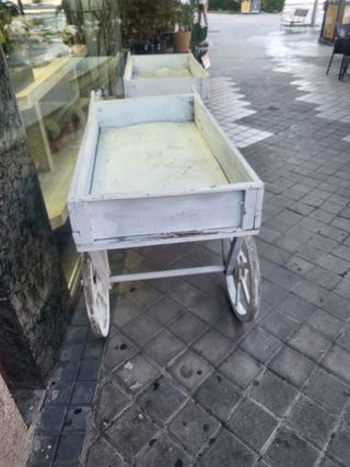 Carro expositor de madera